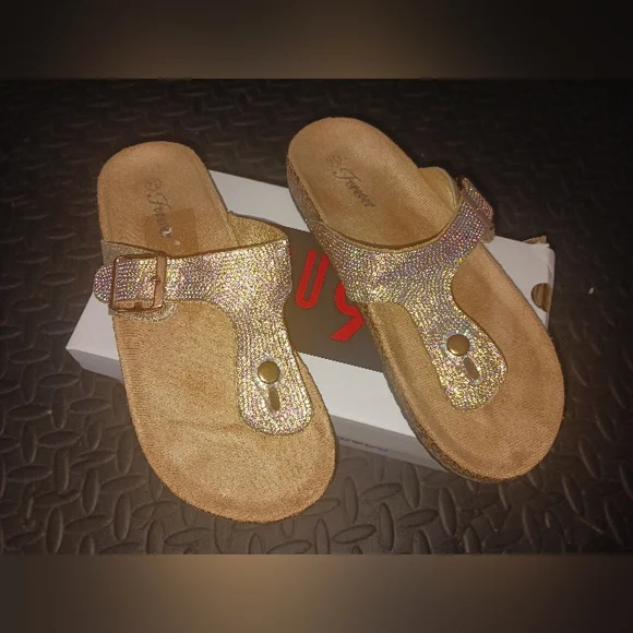 Forever Women Bling T strap Flat Comfy Sandals - Picture 3 of 11